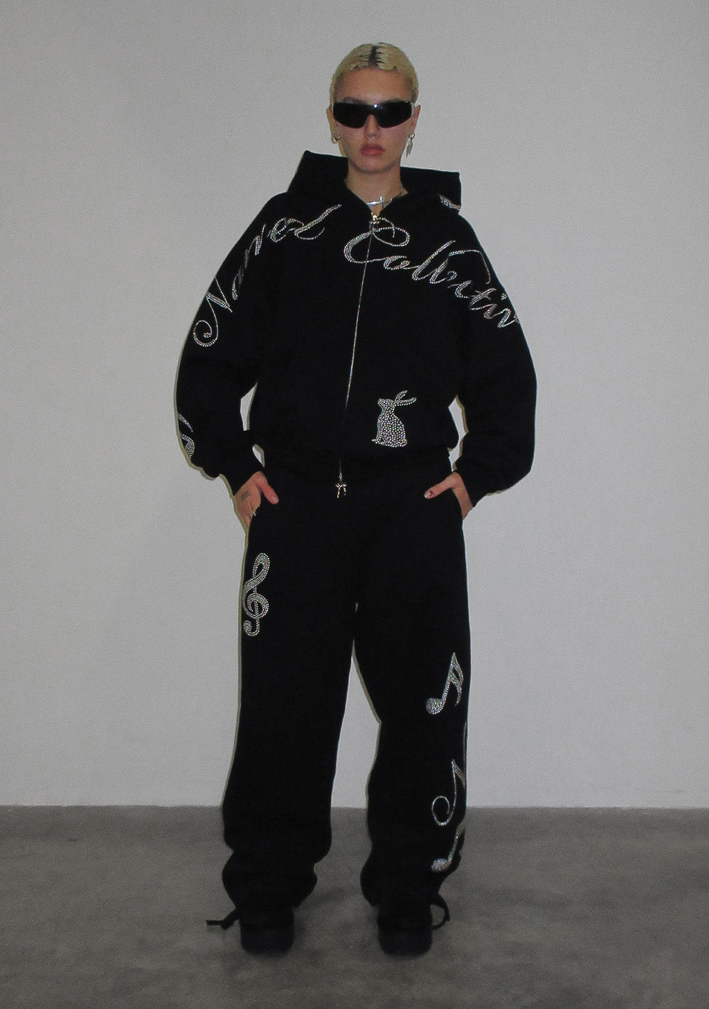 MUSE STUDDED OVERSIZED SWEATPANTS BLACK