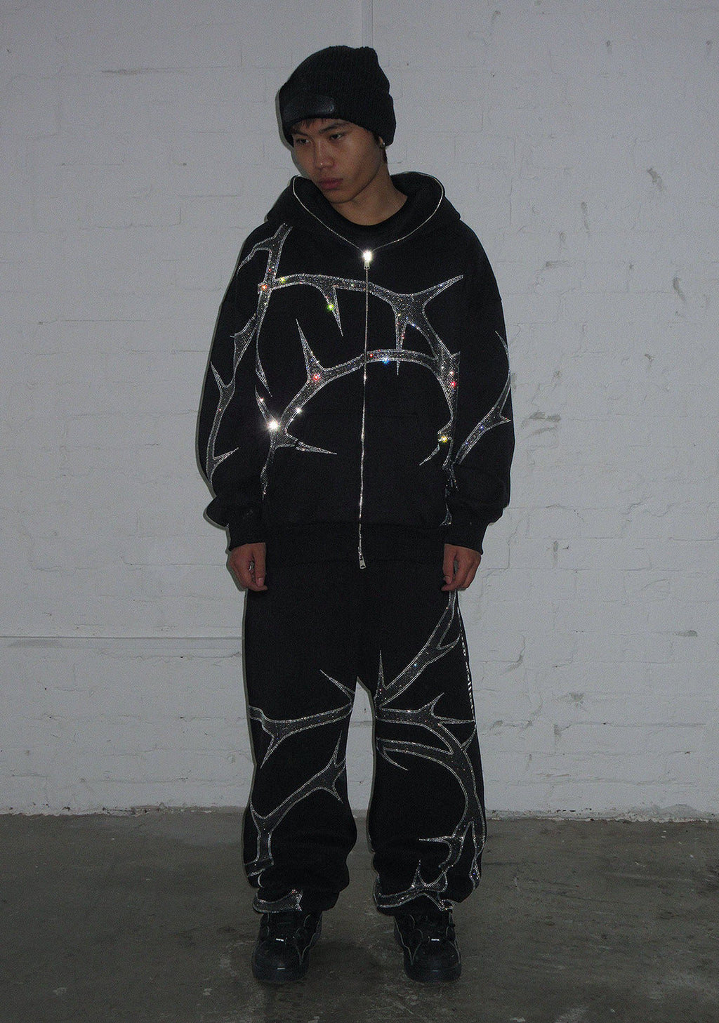 THORN RHINESTONE ZIP HOODIE BLACK